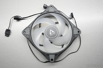 Arctic P12 ARGB a CoolerMaster Sickleflow - 2
