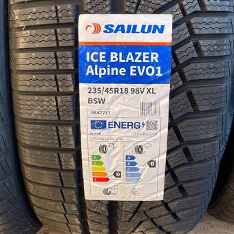 Nove Zimni pneu 235/45 R18 98V XL Sailun - 2