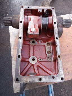 Víko hydrauliky - 2