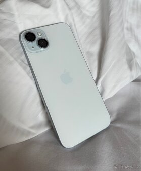 Prodám iPhone 15 Plus 128 GB světle modrá (TOP stav) - 2