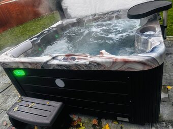 Akrylátová výřivka - 2