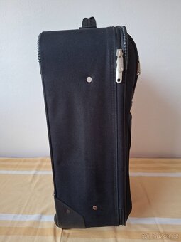 Nepoužitý menší kufr - 2