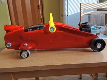 Prodám hydraulický hever pojízdný - 2