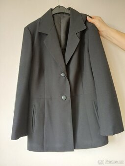 Černý  dámský kostým. - 2