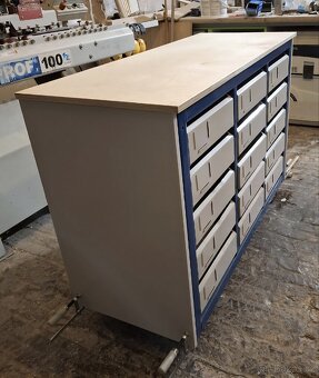 Dílenský stůl, zásuvky, otočná kolečka - 2