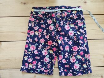 Dívčí kraťasy velikost 134 - 2