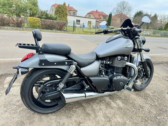 Triumph Thunderbird 1700 storm - 2
