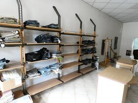 Prodám vybavení prodejny textilu. - 2