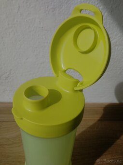 Tupperware Lahev na vodu - zabudovaný odšťavňovač a poutko - 2