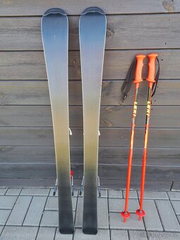 Dětské lyže Atomic (110cm) + hole Leki (90cm) - 2