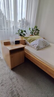 Prodám postel s matrací 140x200 cm + 1x noční stolek - 2