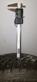 Zimní pneu GOODYEAR 245/45 R20 - 2