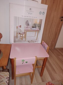 Dřevěný stolek a židličky - 2