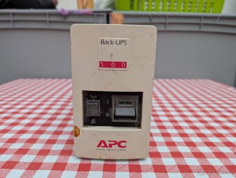 Záložní zdroj APC Back-UPS 500 - 2