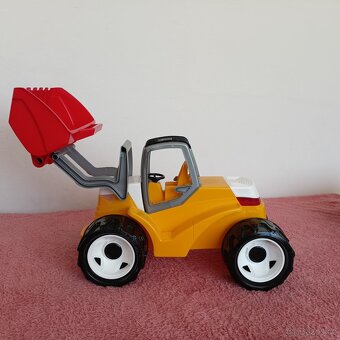 Auto bagr-nakládač - 2