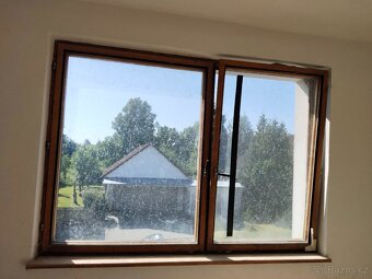 Dřevěná okna a parapety, vchodové dveře a garážová vrata - 2