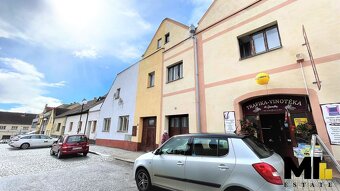 Prodej rodinného domu o velikosti 270 m2 na pozemku 833 m2 v - 2