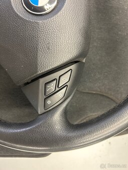 Volant bmw e60 e61 s funkcni drzeni v pruhu - 2