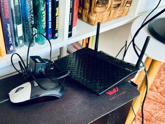 Dell PC, monitor, klávesnice, myš a WiFi router Asus, SSD - 2