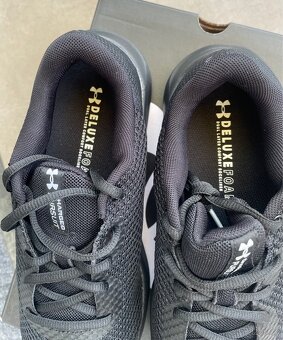Dámské sportovní tenisky Under Armour 39 - 2