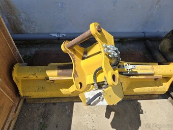 Hydraulická svahovaci lzice Liebherr SW33 likufix - 2