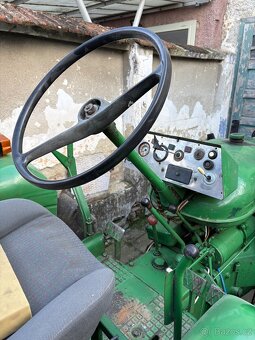 Traktor Zetor 25 + dvě vlečky - 2