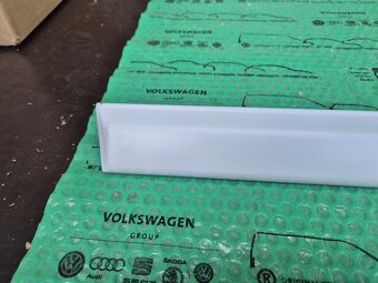 levá přední lišta dveří 53mm VW Golf III 4dvéř. , Vento High - 2