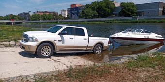 Prodám kajutový sportovní člun / vyměním za vodní skútr - 2