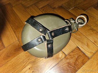 Stará vojenská čutora (láhev) se závěsníkem - moc pěkný stav - 2