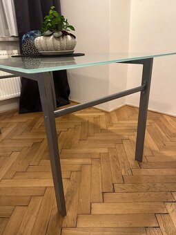 Skleněný jídelní stůl - 2