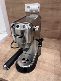 Pákový kávovar DeLonghi Dedica EC685 - 2