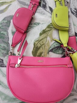 Originál DKNY Crossbody kabelka, růžová a neon. zelená - 2