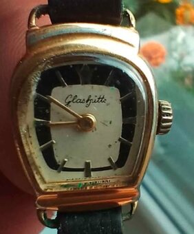 Zlacené dámské hodinky - 2