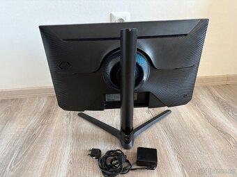 25" Samsung Odyssey G40B - 2