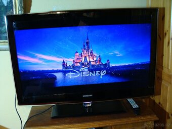 LED Samsung UE 40B6000 - 102 cm, Full HD - 2