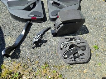 Tapeci, loketka, nářadí Golf VI - 2