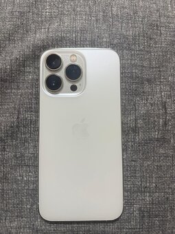 iPhone 13 Pro 128 GB v bílé barvě - 2