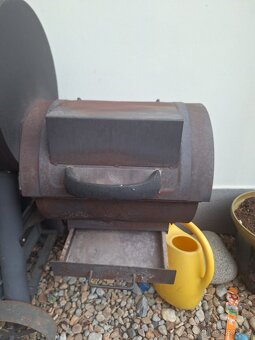 Gril / udirna na drevene uhli - 2