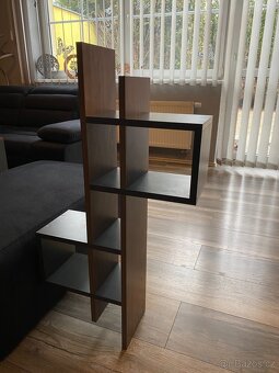 NÁSTĚNNÁ POLIČKA - 2