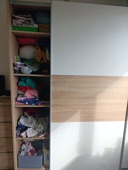 Šatní skříň s policemi - 2