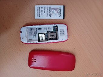 Miniaturní mobil na 2 SIM - 2