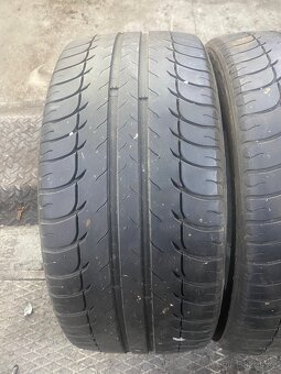 225/40R18 - 2
