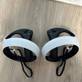 PS VR2 + VILLAGE na VR - záruka 19 měsíců (do Ledna 2027) - 2