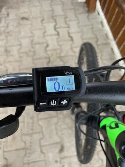 2 x elektrokola + nosič na tažné zařízení (pro 3 kola - 2