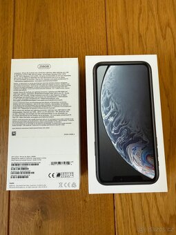 iPhone XR 256 GB s příslušenstvím - 2