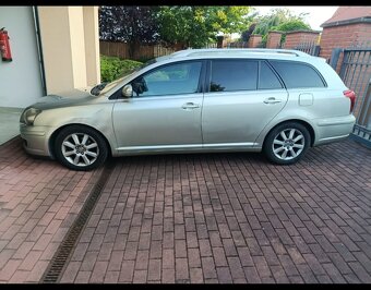 Toyota Avensis - 2
