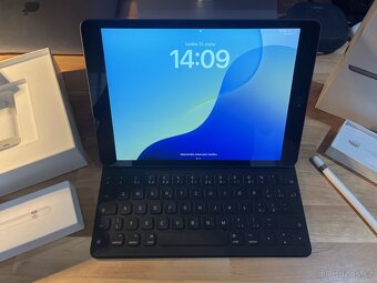 iPad s klávesnicí a Apple Pencil - 2