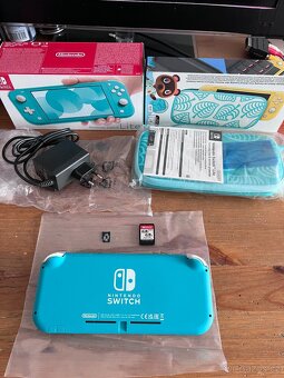 Nintendo Switch Lite v záruce + Pokémon v TOP stavu - 2