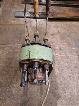 Třívřetenová sukovačka s čelistí 35 mm - 2