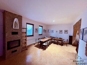 Prodej novostavby Zaječí s apartmány a vinným sklepem - 2